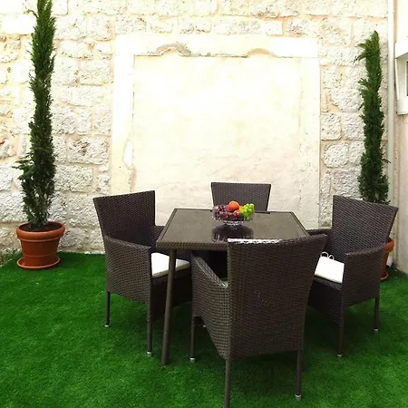 Brunela-free Parking Szybenik