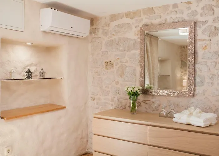 Brunela-free Parking 시베니크