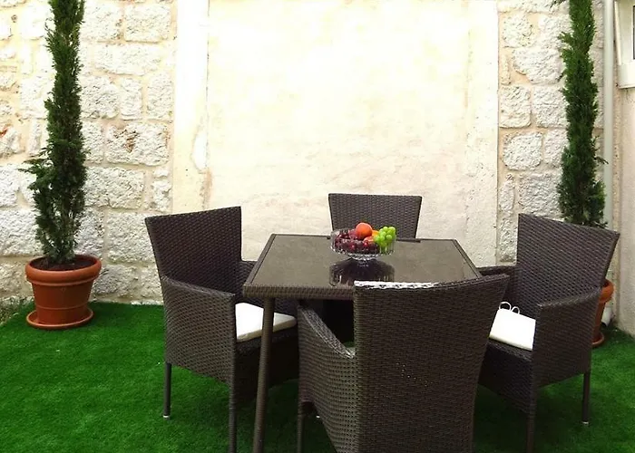 Brunela-free Parking 시베니크